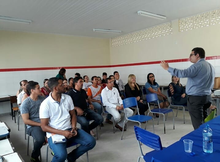 Palestra com o tema "Como não perder dinheiro com Inadimplência".