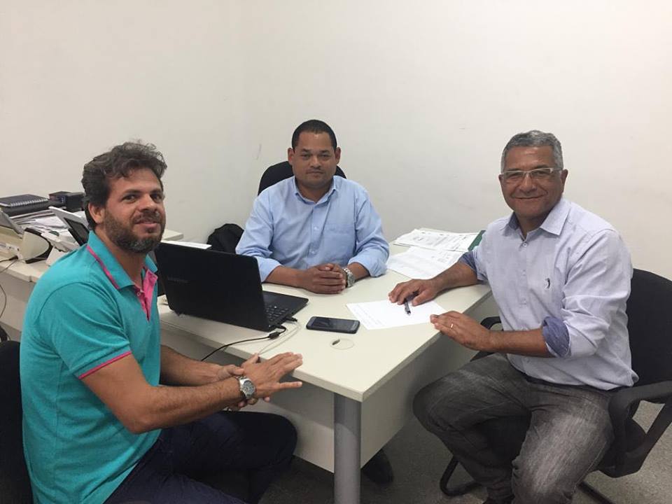 O prefeito José Magno esteve no Instituto de Identificação de Sergipe