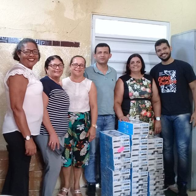 Escolas Municipais de Japoatã recebem tablets de última geração.
