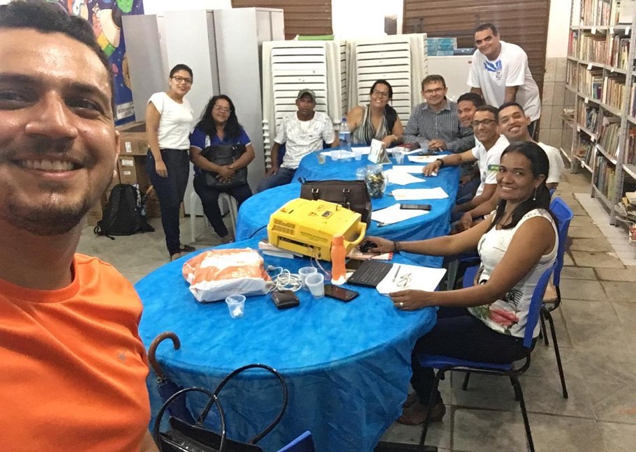 Reunião da Secretaria de Educação, departamento de Cultura e Esporte, organizam o projeto "Prata da Sala".