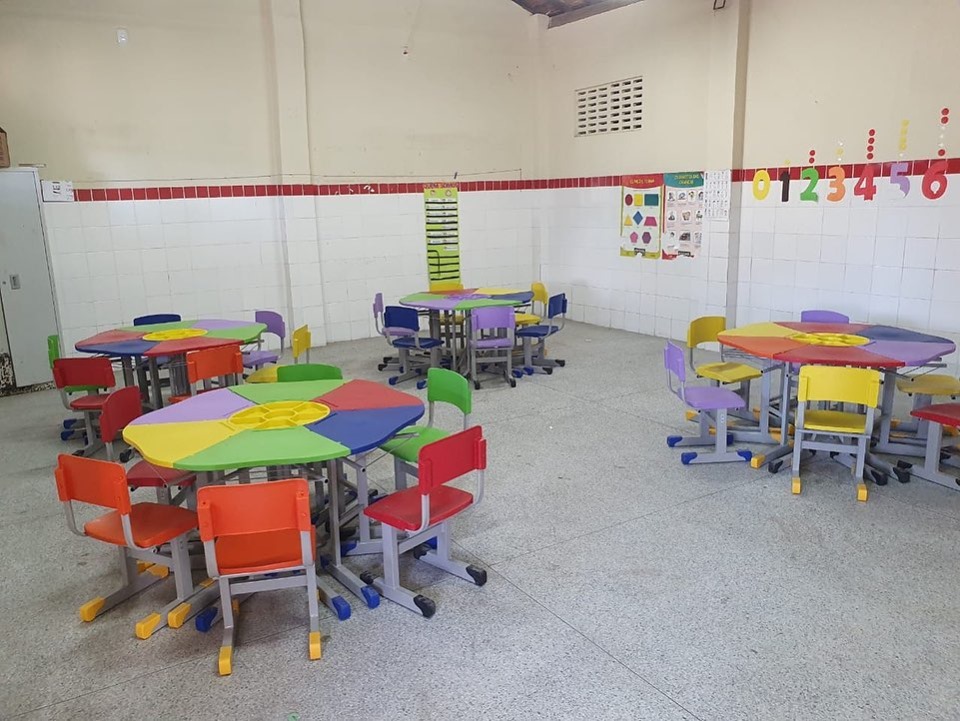 Prefeitura investe em novo mobiliário para educação infantil.