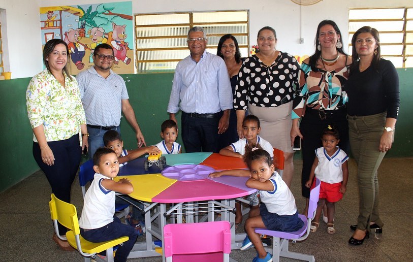 Prefeitura entrega novo mobiliário para educação Infantil da Escola Comecinho de Vida.