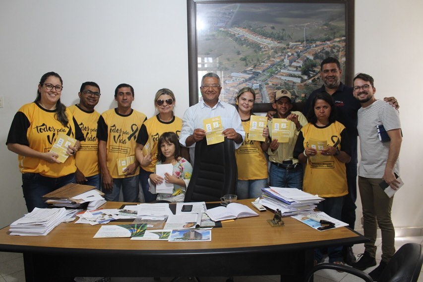 Em alusão ao Setembro Amarelo, CAPS promove panfletagem na feira livre.