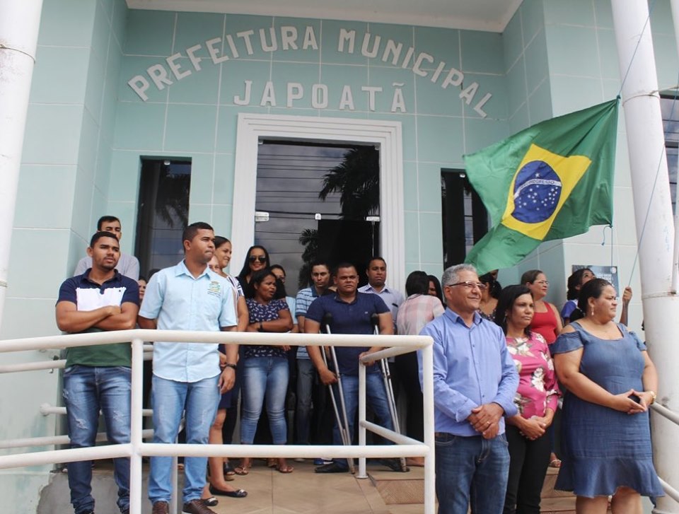 Abertura da Semana da Pátria com hasteamento das bandeiras.
