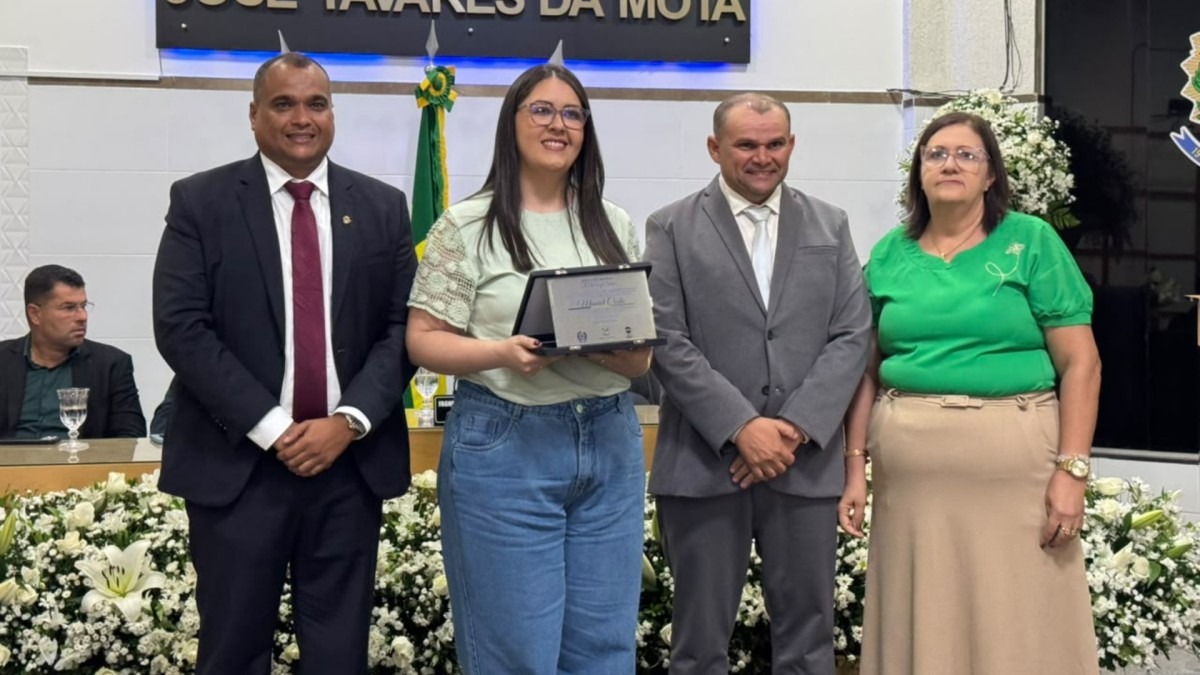 Cantor Léo Costa recebe Título de Cidadão Ribeiropolense por iniciativa do vereador Véio Marchante